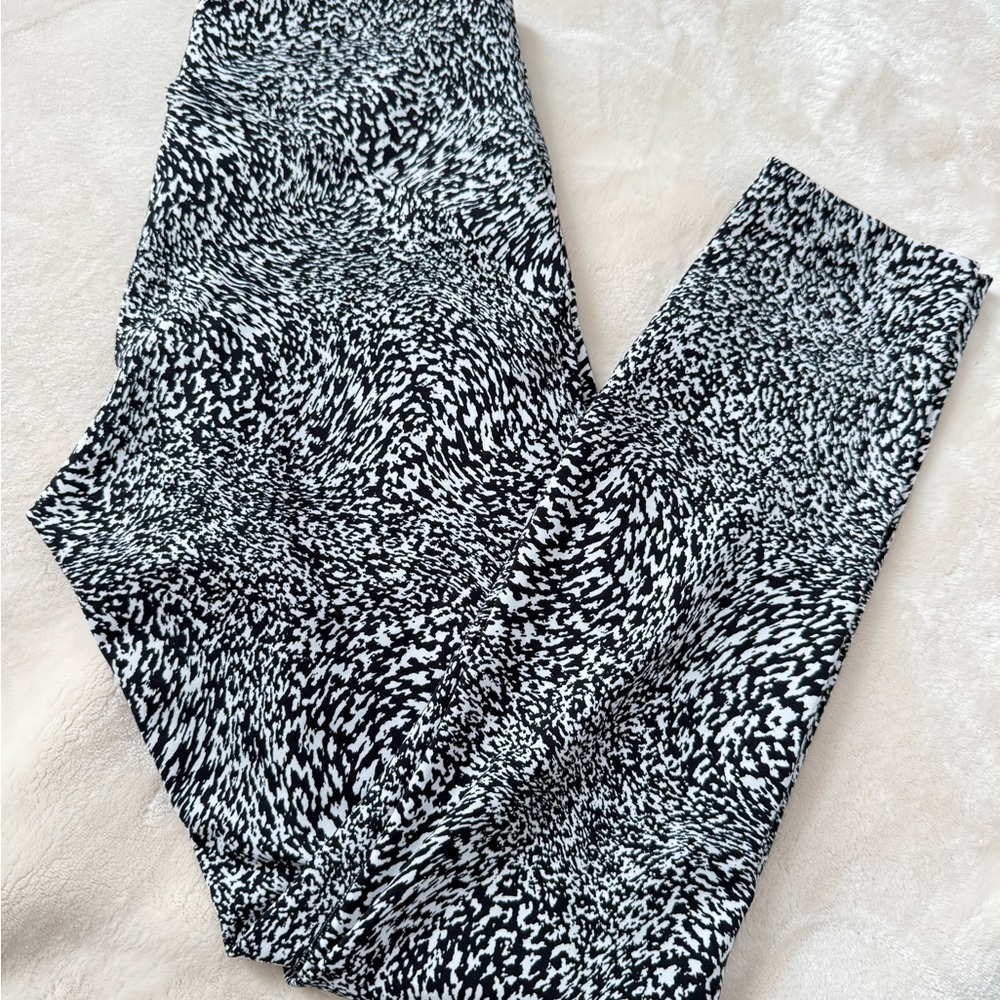 NWOT Lululemon Athletica Monochrome Patterned Leggings